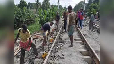 শিয়ালদা-বনগাঁ শাখায় রেললাইনে ধস, বিঘ্নিত ট্রেন চলাচল