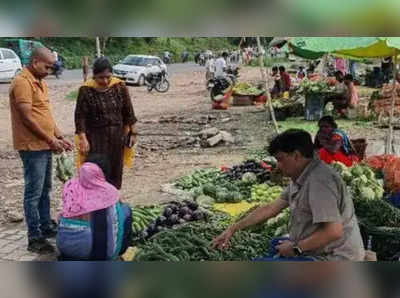 ఐఏఎస్ అధికారిని కూరగాయల షాపులో కూర్చోబెట్టి.. పిల్లాడ్ని వెతకడానికి వెళ్లిన మహిళ!