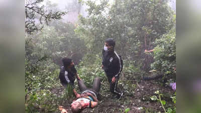 Car accident: नैनीताल से लौट रहे सैलानियों की कार 150 फीट गहरी खाई में गिरी, 4 गंभीर घायल