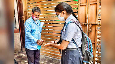 School Reopen: एक्सपर्ट बोले- पैरंट्स डरें नहीं, बच्चों को सिखाएं कोविड से अपना बचाव करना