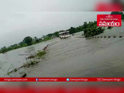 బస్సు డ్రైవర్ ప్రమాదంలో పడేశాడు.. ట్రాక్టర్ డ్రైవర్ కాపాడాడు, హ్యాట్సాఫ్