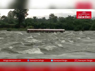 మానేరు వాగులో కొట్టకు పోయిన ఆర్టీసీ బస్సు