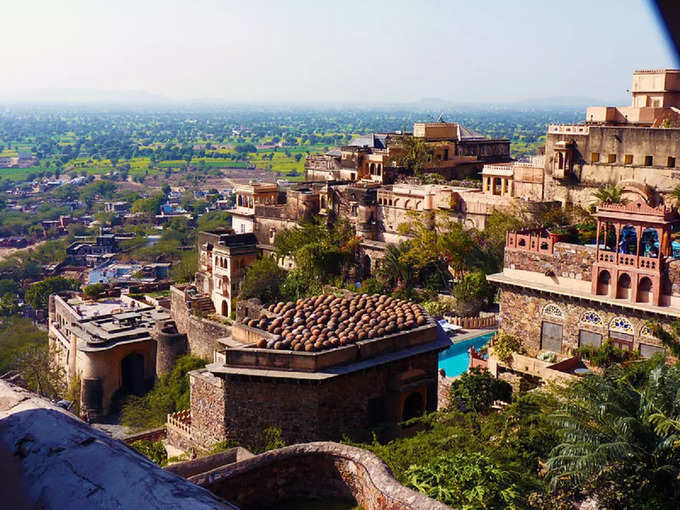 नीमराना फोर्ट पैलेस, दिल्ली-जयपुर हाईवे - Neemrana Fort Palace, Delhi-Jaipur Highway
