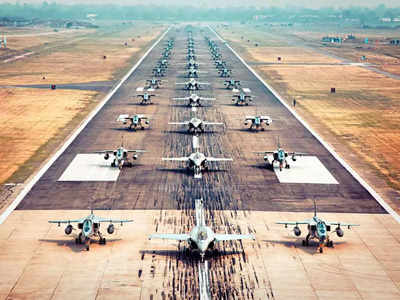Azadi Ka Amrit Mahostsava : इंडियन एयरफोर्स की ये तस्वीरें गर्व से चौड़ा कर देंगी सीना, दुश्मन का कांप जाएगा कलेजा