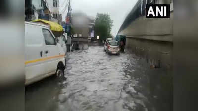 Delhi Rains: दिल्ली-एनसीआर में आज भी जोरदार बारिश, जलजमाव की वजह से यातायात में दिक्कत