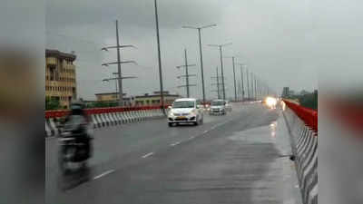 दिल्‍ली-NCR में आज भी झूमकर बरस रहे बादल, नोएडा में सुबह-सुबह छाया अंधेरा