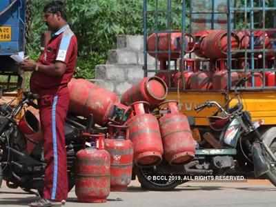 LPG Cylinder Price: ಮತ್ತೆ ದುಬಾರಿಯಾದ ಅಡುಗೆ ಅನಿಲ, 25 ರೂಪಾಯಿ ಏರಿಕೆ