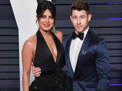 <strong>Priyanka Nick Hot Photo : </strong>बिकिनी घालून हॉट प्रियंका चोप्रा पती निकसोबत घेत होती सन बाथ अन् पुढे असं काही घडलं की लोकांनी केल्या अशा कमेंट्स..! 