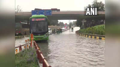 दिल्ली : आईटीओ से लेकर सफदरजंग, धौला कुआं से लेकर पालम तक ट्रैफिक जाम, लगातार दूसरे दिन बारिश से सड़कों पर भरा पानी