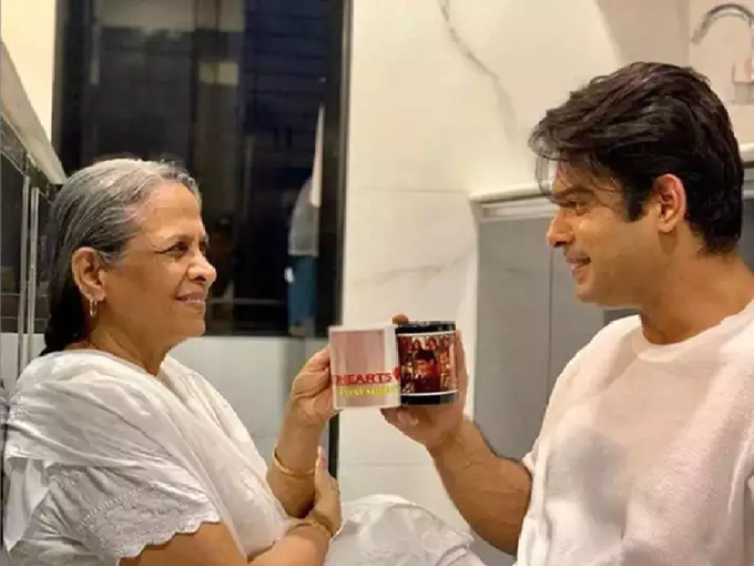 Siddharth shukla mother