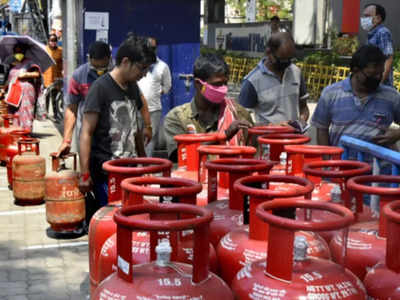 গৃহস্থের কপালে ভাঁজ বাড়িয়েছে রান্নার গ্যাসের দাম, এই টিপস মেনে চললে সাশ্রয় করতে পারবেন..