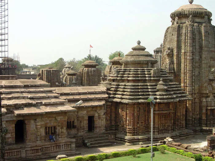 temples in bhubaneswar in hindi