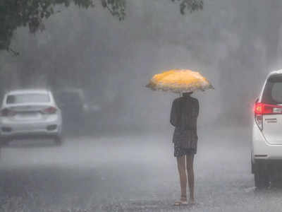 Delhi Weather Forecast: दिल्ली में शनिवार को हल्की बारिश के आसार, अभी कुछ और दिनों तक ऐक्टिव रहेगा मॉनसून