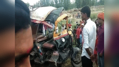 Shrawasti Accident: यूपी के श्रावस्ती में भीषण सड़क हादसा, खड़ी ट्रॉली से टकरा कर पलटा टेंपो, हाइवे पर गिरे 5 लोगों को ट्रक ने रौंदा
