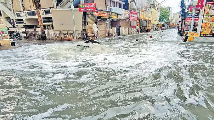 హైదరాబాద్‌లోని ఓ ప్రాంతంలో ఇదీ పరిస్థితి