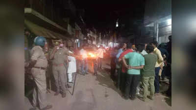 Mirzapur news: सरेशाम व्‍यापारी के घर में घुसे बदमाश, पत्‍नी और दो बच्‍चों पर हमला कर किया गंभीर रूप से घायल