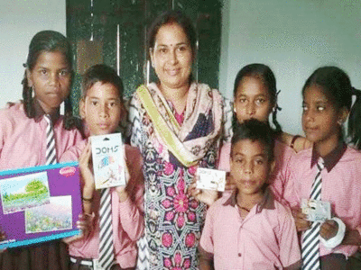 Teachers day story: गोरखपुर में की अनीता मैम...कोरोना काल में स्कूल बंद हुए, पर उनका पढ़ाना नहीं...जानें गांव के गरीब बच्चों तक कैसे पहुंचाई शिक्षा