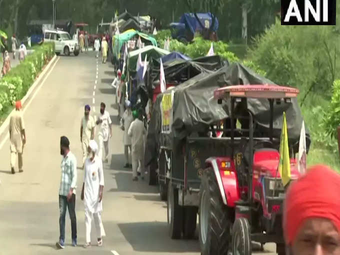 कृषि कानूनों के खिलाफ विरोध प्रदर्शन करने के लिए किसान अमृतसर से दिल्ली के लिए रवाना हुए। किसान मजदूर संघर्ष कमेटी के महासचिव श्रवण सिंह पंढेर ने बताया, यह जत्था कल सिंघु बॉर्डर पहुंच जाएगा। इसके बाद यहीं से 15 सितंबर को दूसरा जत्था जाएगा।