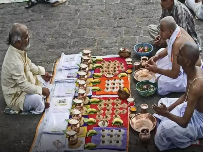 ​ಪಿತೃಗಳಿಗೆ ಅರ್ಘ್ಯ ನೀಡಿ