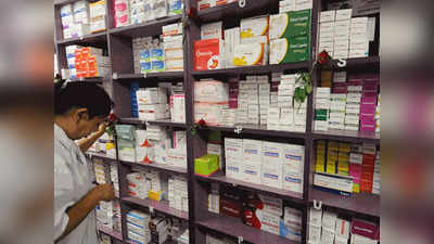 Noida News: PM जन औषधि केंद्र पर दवाओं का अकाल, हर रोज बाहरी दुकानदारों से हजारों रुपये की दवा खरीदवाते हैं डॉक्टर