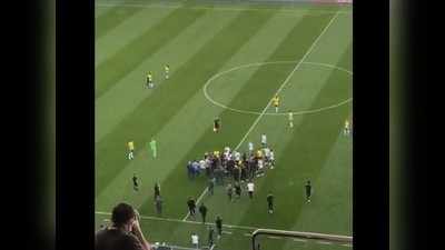 अर्जेंटिनाच्या चार खेळाडूंना पकडण्यासाठी मैदानात घुसले पोलिस; मेस्सी-नेमारपुढे गोंधळ, सामना रद्द