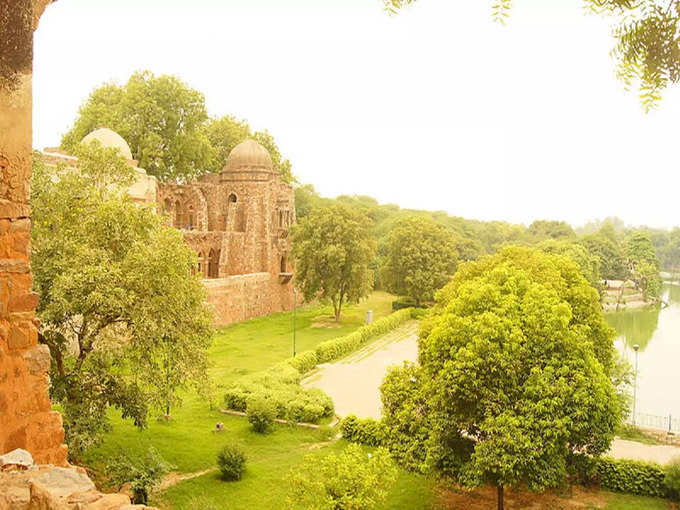 -photoshoot-in-hauz-khas-fort-in-hindi