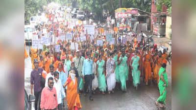 ...म्हणून भर पावसात कोल्हापुरात २ हजार महिला रस्त्यावर उतरल्या!