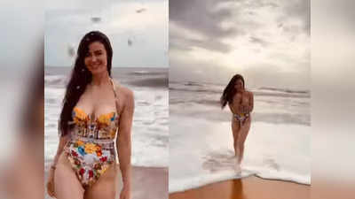 वीडियो: Beach पर दिखा अरबाज खान की गर्लफ्रेंड जॉर्जिया का बोल्ड अंदाज, पीछे चल रहा नेहा कक्कड़ का गाना