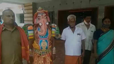 கலெக்டர் ஆபிஸுக்கு வந்த விநாயகர்... வேலூரில் பக்தி பரவசம்!