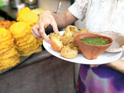 Street Food Safety: जानें कैसे पता लगाएं आपकी गली का चाट वाला आपको खिला रहा है सफाई से बना गोलगप्‍पा या नहीं