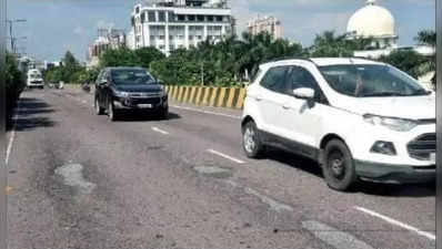Lucknow news: 23 किलोमीटर के शहीद पथ पर 416 गड्ढे, बेकाबू हो रहे फर्राटा भरने वाले वाहन