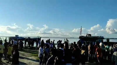 boat accident in brahmputra river : आसाममध्ये ब्रह्मपुत्रा नदीत दोन बोटींमध्ये टक्कर, १०० प्रवासी असलेल्या बोटींमधील अनेक जण बेपत्ता