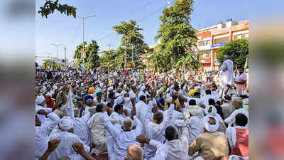 Farmers protest in Karnal: करनाल में सिंघु और टिकरी बॉर्डर जैसा नजारा, सैकड़ों किसान डटे, इंटरनेट सेवाएं तीसरे दिन भी बंद