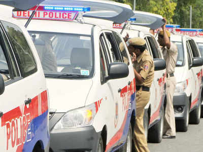 दिल्ली पुलिस की PCR गाड़ियां बनीं मूविंग थाना, वेस्ट दिल्ली में चल रहा है ट्रायल