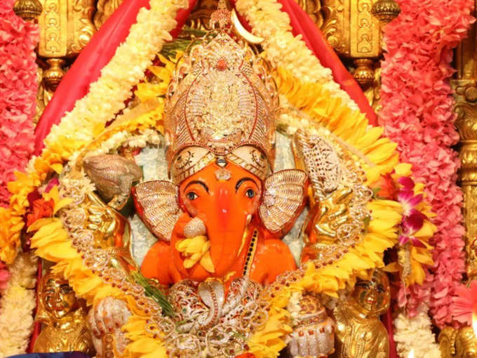 गणपति की मूर्ती का स्वरुप - Ganesha Idol in Siddhivinayak Temple