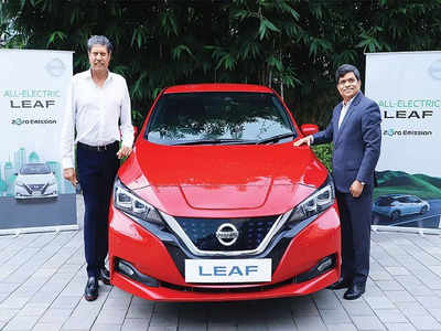 World EV Day निमित्त Nissan ने कपिल देव यांना गिफ्ट केली Leaf EV, सिंगल चार्जमध्ये 360Km रेंज