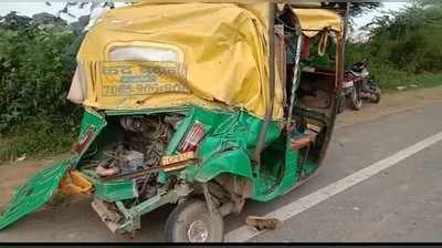 अलीगढ़ में PM नरेंद्र मोदी के कार्यक्रम की तैयारी में लगे मजदूरों से भरे टेंपों को ट्रक ने मारी टक्कर, 6 घायल... 1 की हालत गंभीर