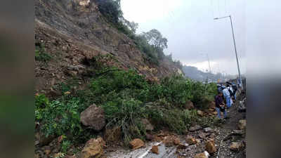 Uttarakhand Landslide: उत्तराखंड में ऋषिकेश-बदरीनाथ नैशनल हाइवे पर गिरा पहाड़, कई वाहन हुए क्षतिग्रस्त