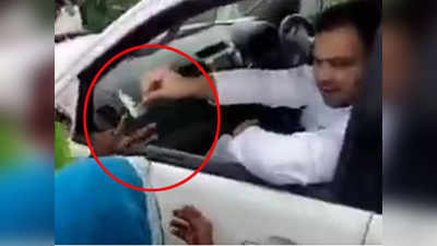 तेजस्वी यादव का नोट बांटने का Video वायरल, JDU का तंज- कौन है ये राजकुमार