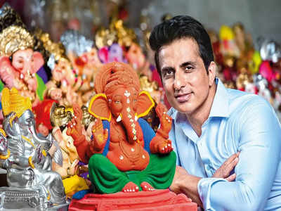 Sonu Sood: వినాయక వేడుకల్లో రియల్ హీరో.. గణపతి అందరని ఆశీర్వదించాలంటూ..