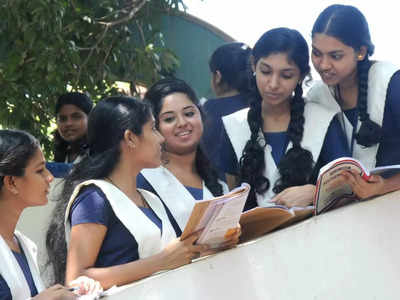 പ്ലസ് വൺ പരീക്ഷ നേരിട്ട് നടത്താൻ അനുവദിക്കണം; സുപ്രീം കോടതിയിൽ കേരളം