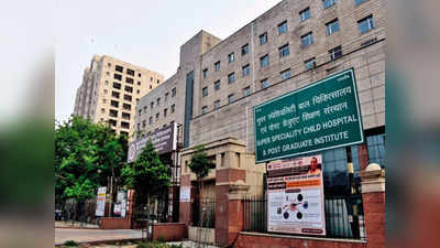 Noida hospitals: नोएडा जिला अस्पताल में आंखों के डॉक्टर कर रहे बुखार का इलाज, बिना सुने कर रहे रेफर
