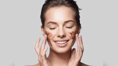 ब्राइट और ग्लोइंग स्किन के लिए चारकोल Face Scrub हो सकते हैं बेहतर, देखें यह लिस्ट