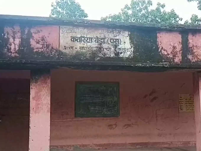 बीमार होने पर खाट में 5 किलोमीटर तक चलना पड़ता है पैदल