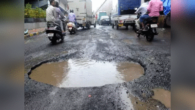 Potholes on Lucknow roads: लखनऊ में उतरेटिया से निगोहां...17 किमी दूरी.. 189 गड्ढे, लगा रहता है जाम
