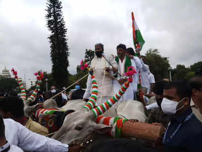 ಹಕ್ಕುಚ್ಯುತಿ ಮಂಡಿಸುತ್ತೇನೆ: ಅಡ್ಡಗಟ್ಟಿದ ಪೊಲೀಸರಿಗೆ ಎಚ್ಚರಿಕೆ ನೀಡಿದ ಸಿದ್ದರಾಮಯ್ಯ