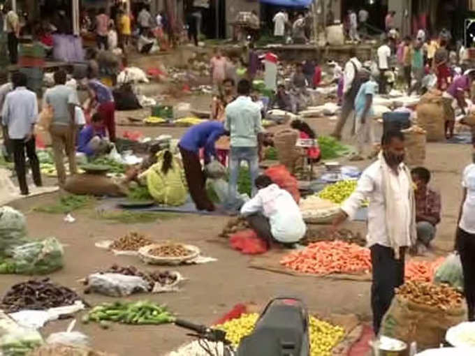 शेयर बाजार के ब्रोकर जैसे सब्जी मंडी में होते हैं एजेंट