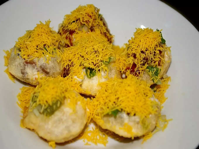 मुंबई में सेव बटाटा पुरी - Sev Batata Puri in Mumbai in Hindi