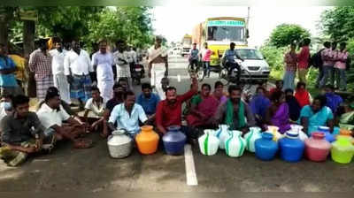 ஒரு வருஷமா தண்ணீரே கிடைக்காத கிராமம், சாலையை மறித்து நியாயம் கேட்கிறது!