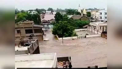Gujarat rain: बारिश के चलते सौराष्ट्र में तीन की मौत, NDRF- SDRF की टीम तैनात, सेना के हेलिकॉप्टरों से हुआ रेस्क्यू